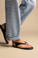 Toe Ring Sandalen Metal Detail – Schwarz matt