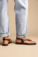 Toe Ring Sandalen Metal Detail – Schwarz matt