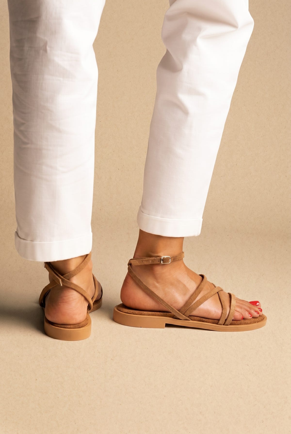 Sandali con cinturini e chiusura con fibbia - Camoscio beige