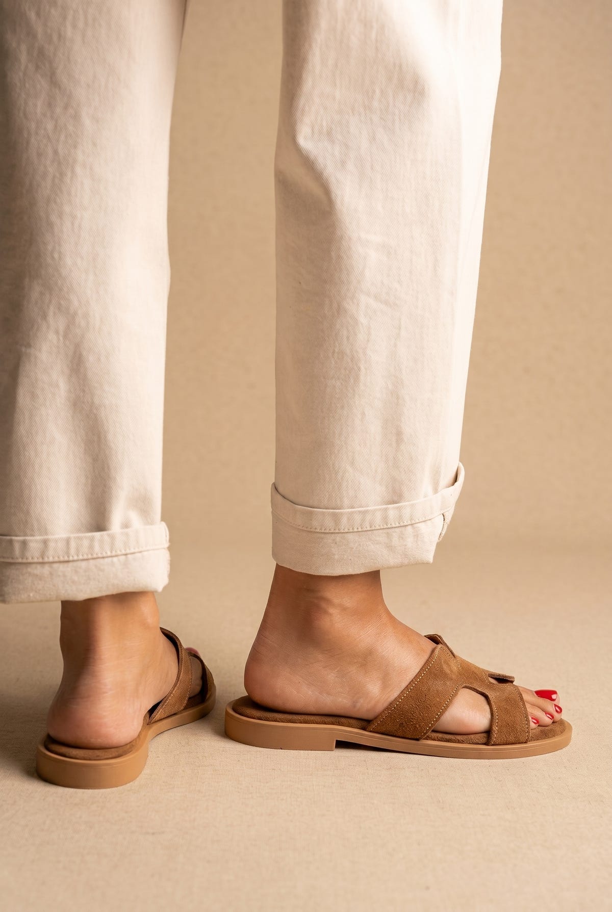 Sandali con fascia cut-out - Camoscio beige