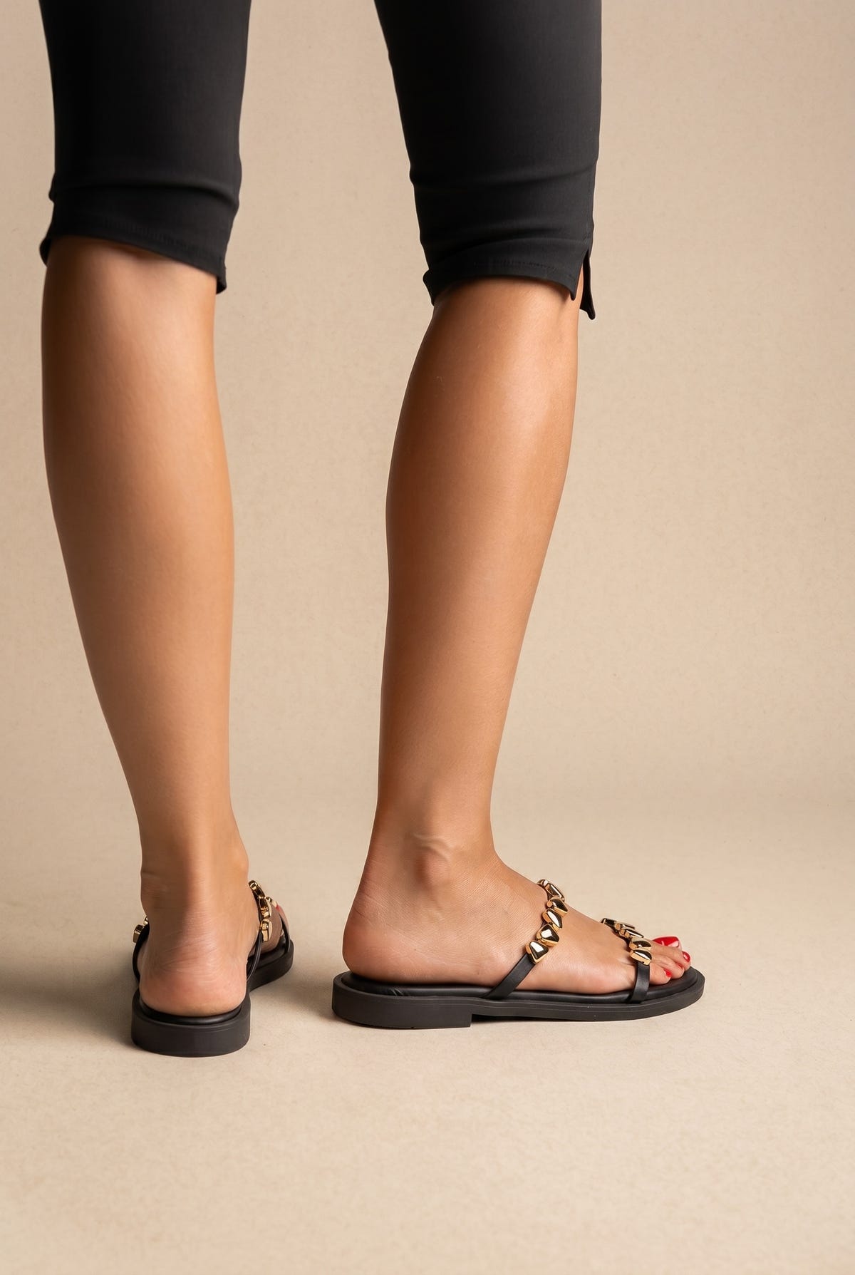Sandalias de tiras con detalle metálico - Negro mate