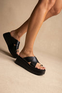 Platform Toe Ring Sandalen Crossover – Schwarz matt