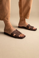 Sandali larga Cut Out con cinturino - Marrone
