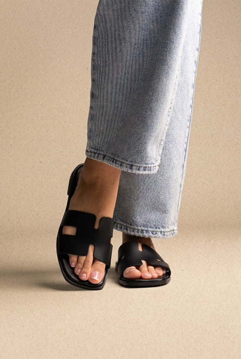Sandali larga Cut Out con cinturino - Nero opaco