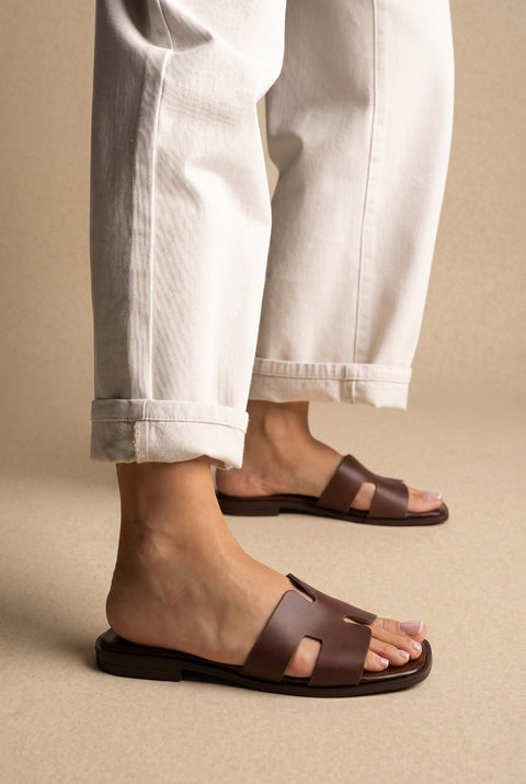Sandali larga Cut Out con cinturino - Marrone Opaco