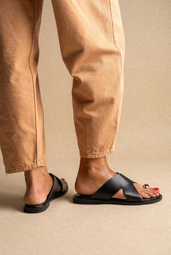 Toe Ring Sandals Crossover Strap - Black Matte