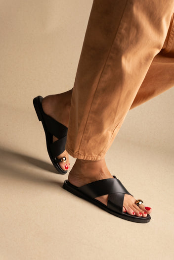Toe Ring Sandals Crossover Strap - Black Matte