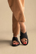 Toe Ring Sandals Crossover Strap - Black Matte