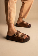 Flatform-Sandalen Schnallendetail – Brown Veloursleder
