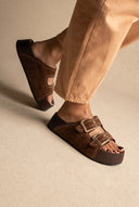 Flatform-Sandalen Schnallendetail – Brown Veloursleder