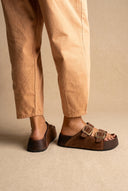 Flatform-Sandalen Schnallendetail – Brown Veloursleder