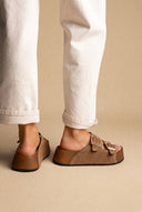 Flatform-Sandalen Schnallendetail – Taupe Veloursleder
