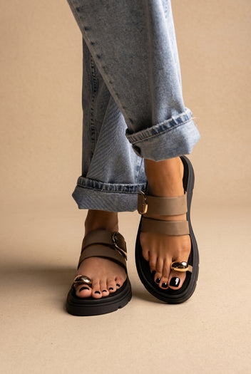 Zehentrenner-Sandalen mit Schnallenriemen – Khaki