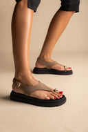 Flatform Toe Ring Sandals T-Strap - Khaki
