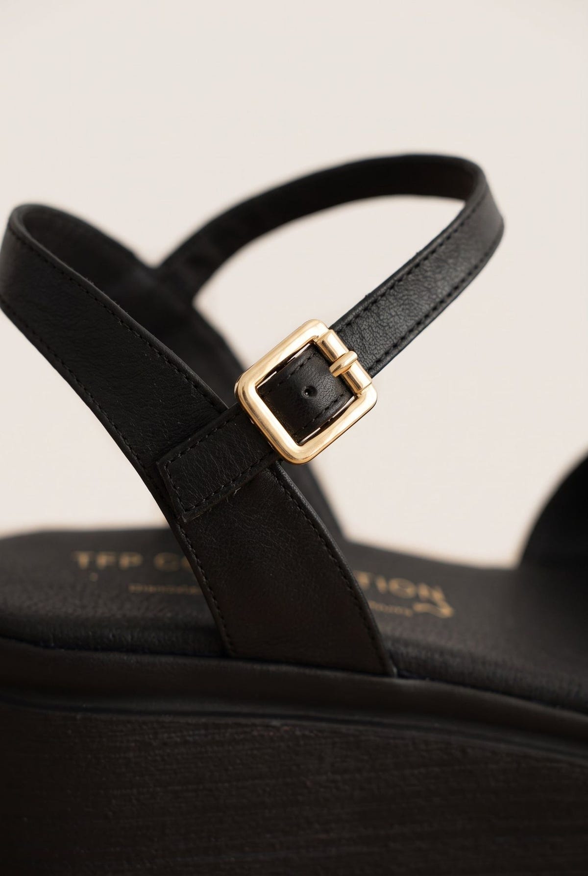 Flatform Sandals Crossover Strap - Black Matte