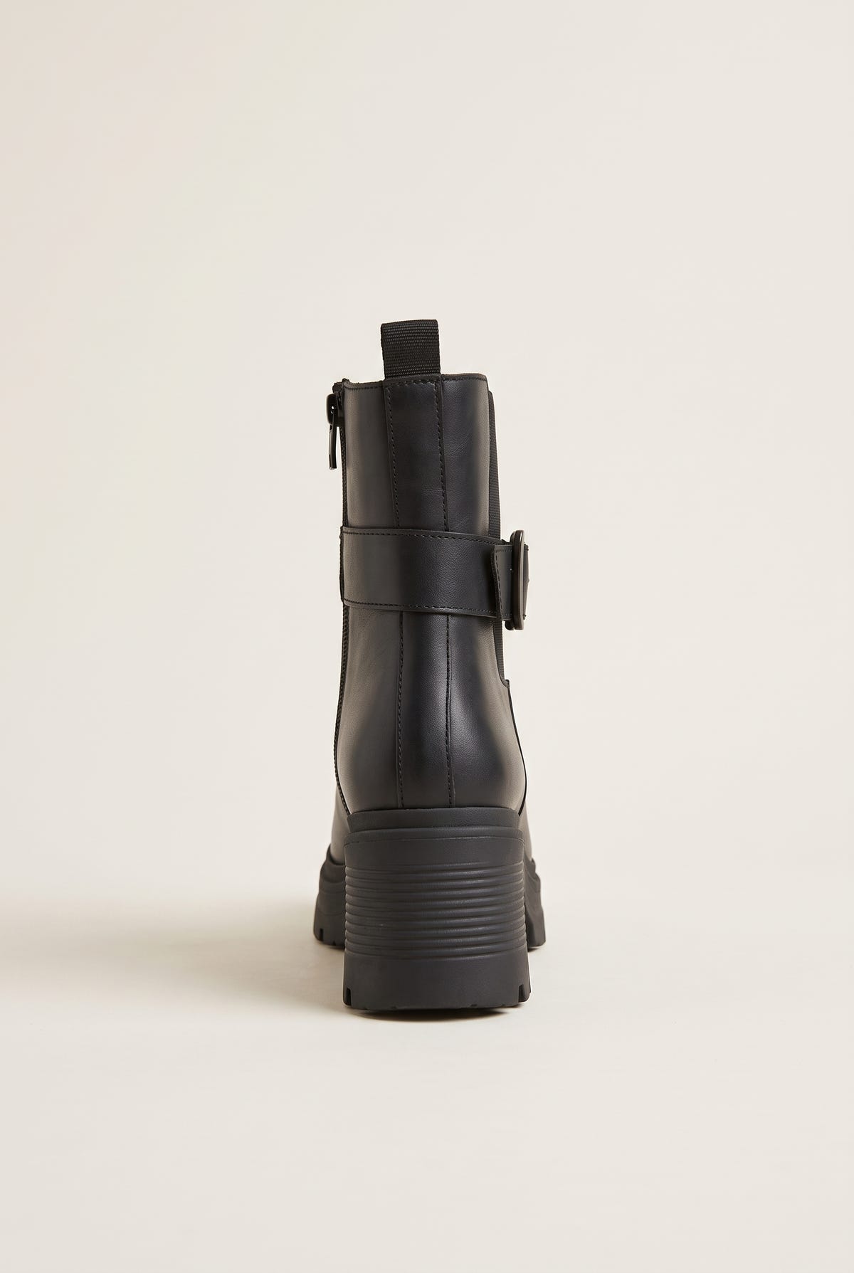 Chelsea-Stiefeletten mit Chunky-Sohle - Schwarz Matt