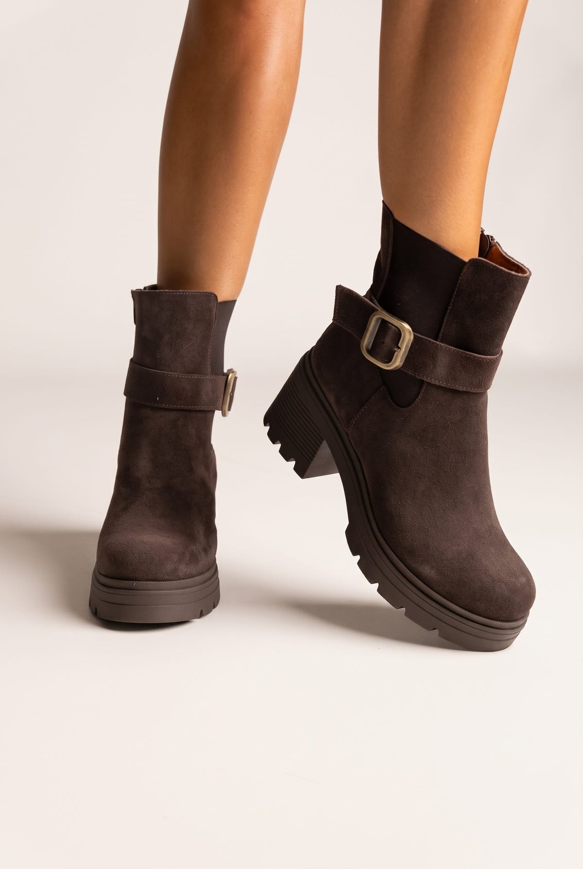 Chelsea-Stiefeletten mit Chunky-Sohle - Braunes Wildleder