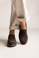 Penny Loafer mit Chunky-Sohle – Braun Veloursleder