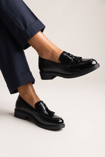Mocasines con detalle de flecos – Negro charol