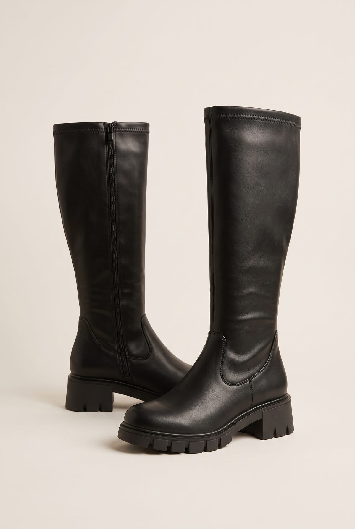 Stiefel mit Chunky-Sohle und Blockabsatz - Schwarz Matt