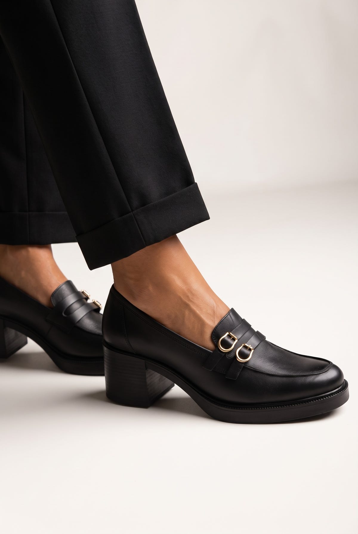 Loafer mit Blockabsatz und Schnallenriemen – Schwarz Matt