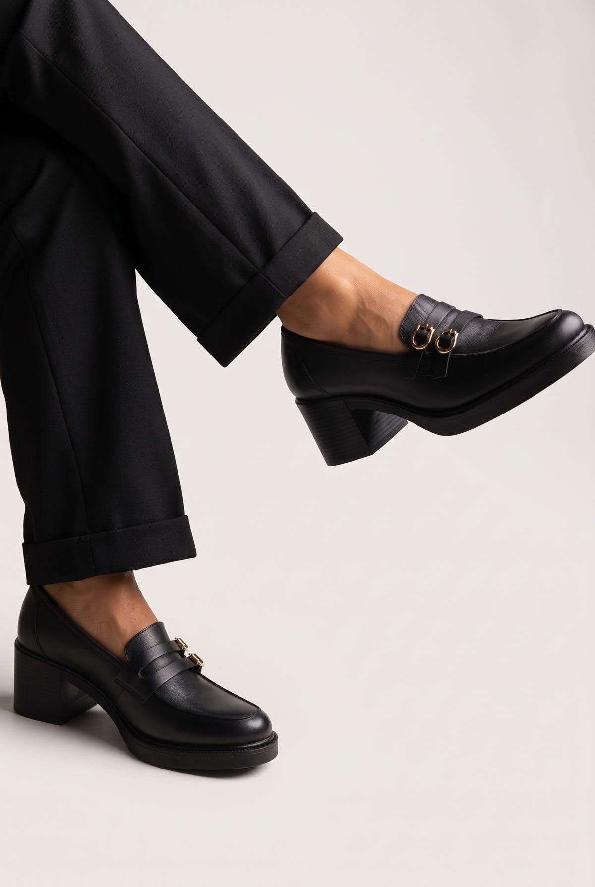 Loafer mit Blockabsatz und Schnallenriemen – Schwarz Matt
