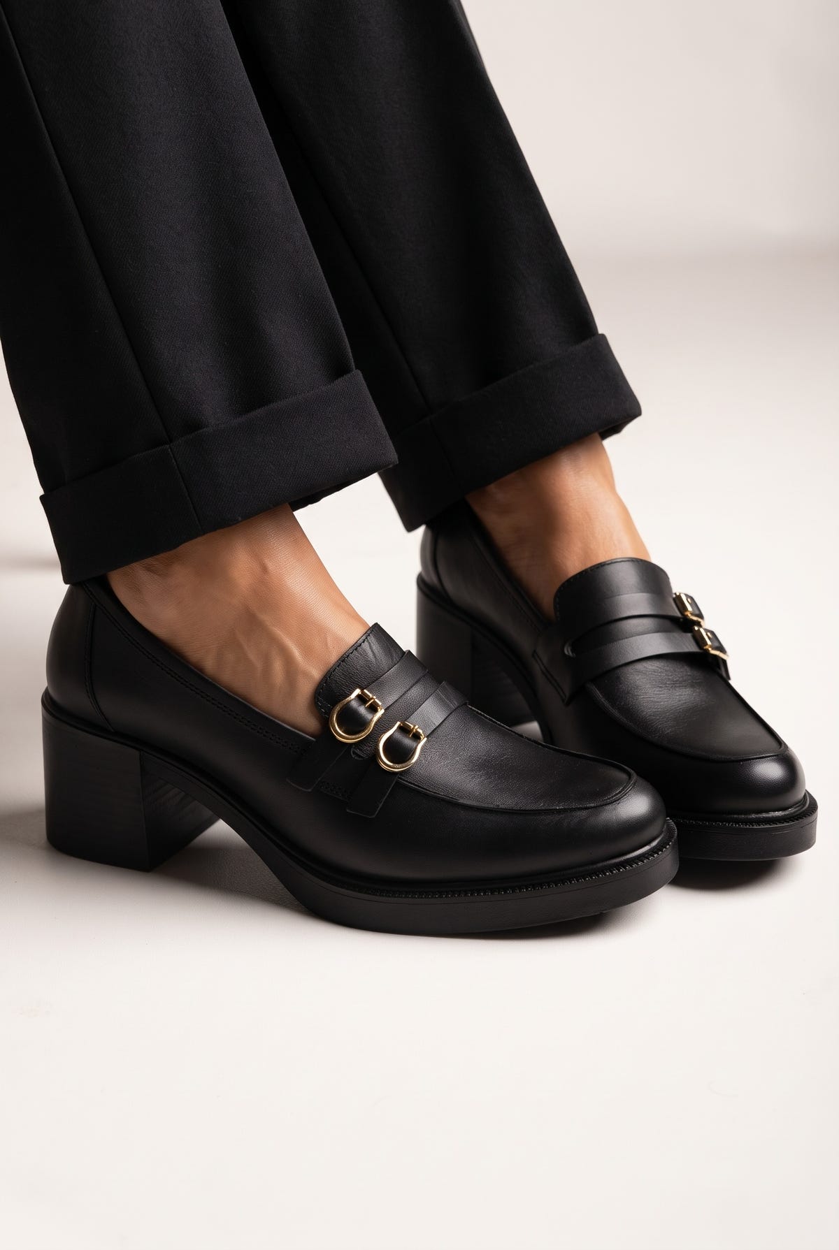 Loafer mit Blockabsatz und Schnallenriemen – Schwarz Matt