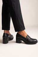 Loafer mit Blockabsatz und Schnallenriemen – Schwarz Matt
