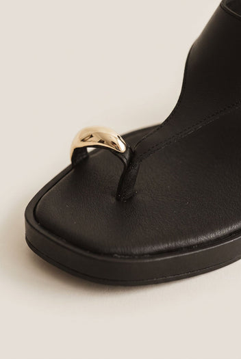 Block Heel Toe Ring Sandals T-Strap - Black Matte-Block Heel Toe Ring Sandals T-Strap - Black Matte