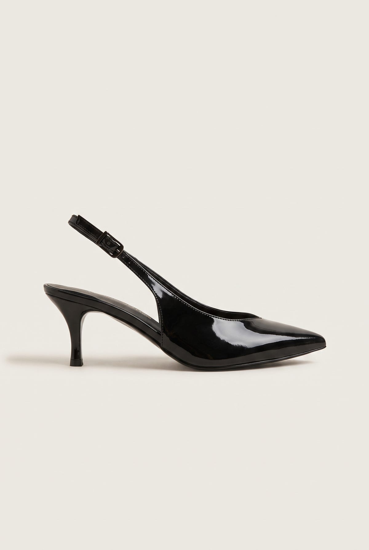 Slingback-Pumps mit spitzer Zehenpartie - Schwarzer Lack