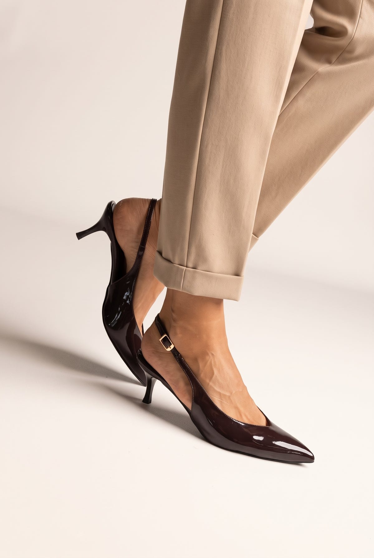 Décolleté slingback a punta - Vernice Marrone