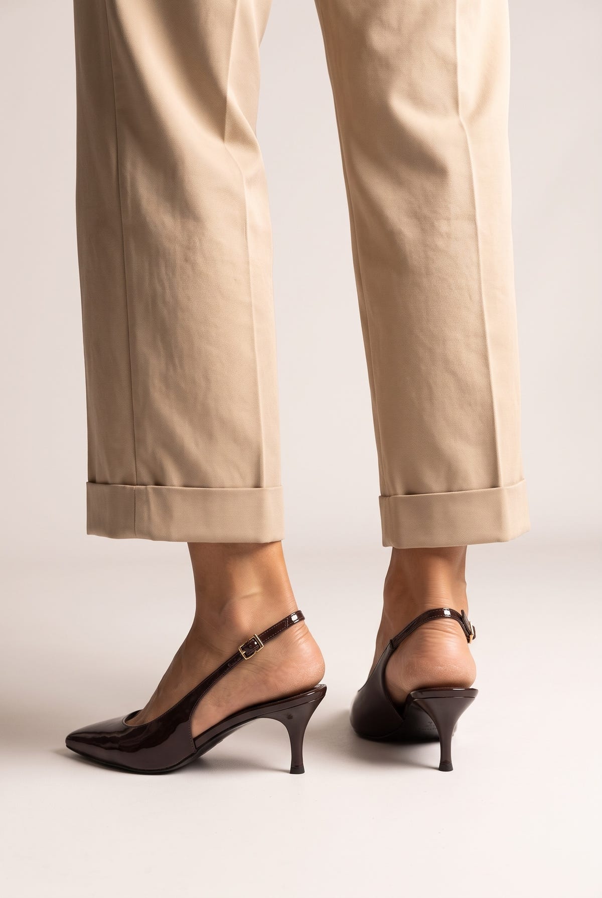 Décolleté slingback a punta - Vernice Marrone