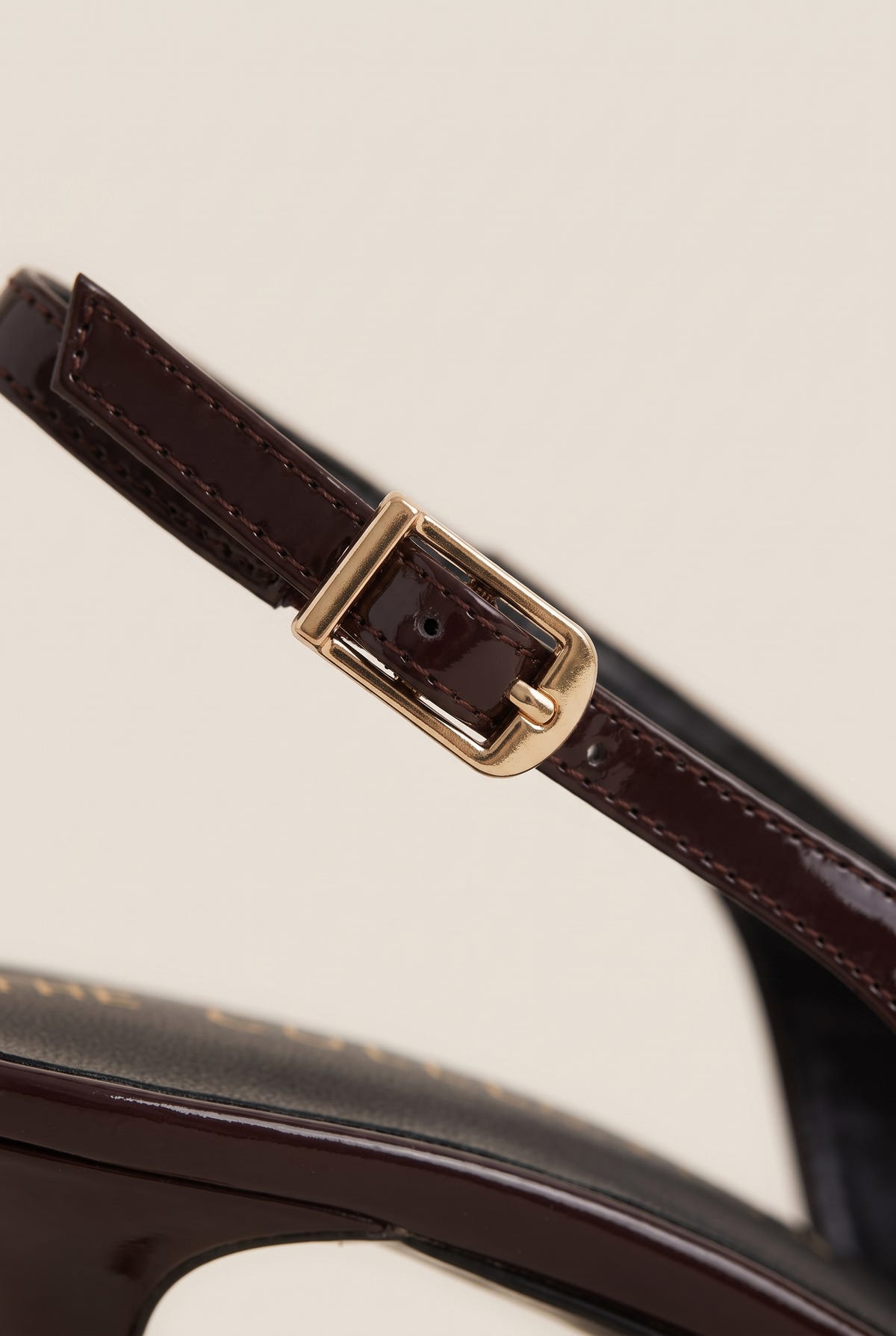 Décolleté slingback a punta - Vernice Marrone