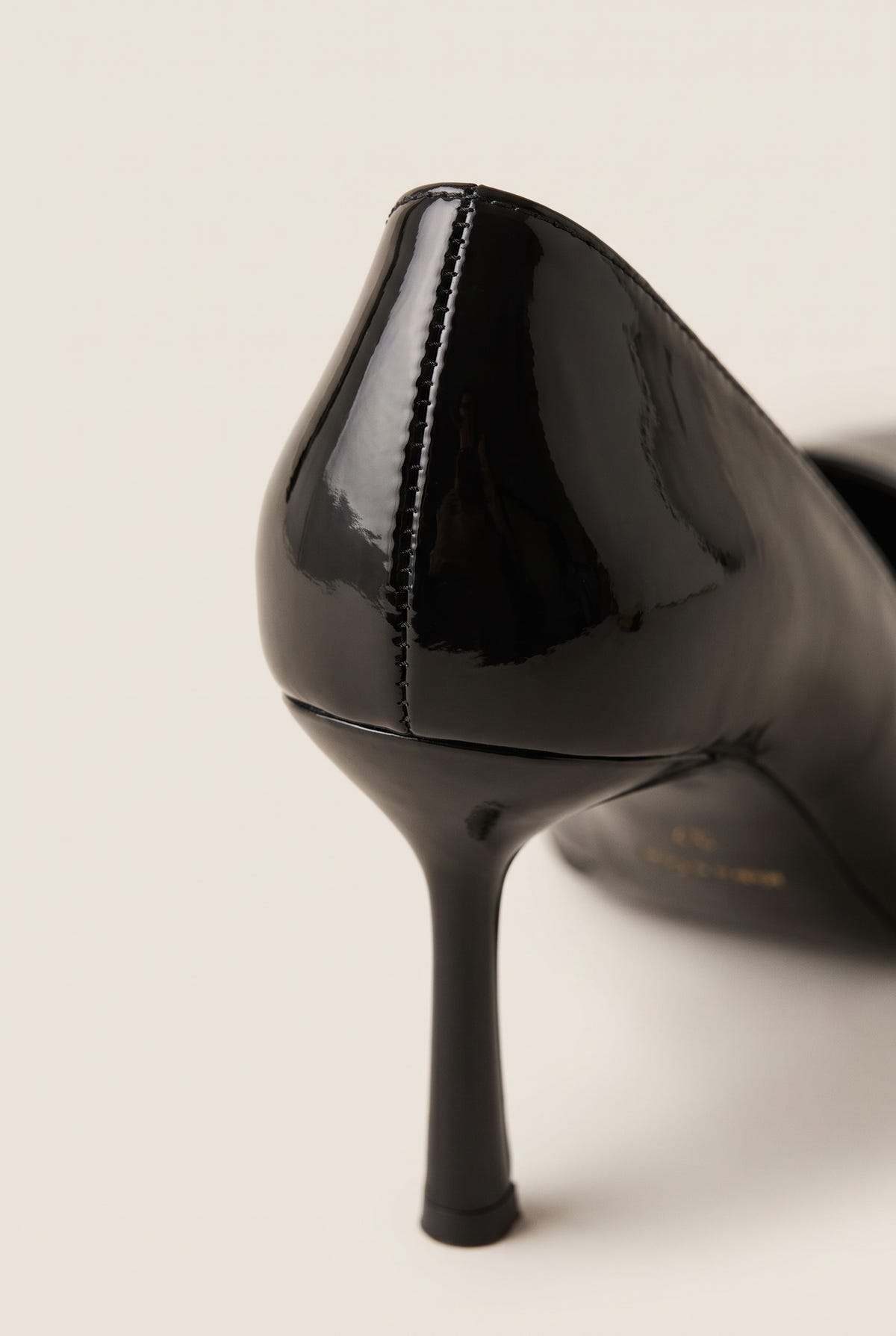 Stiletto Pumps Pointed Toe Scallop - Black Patent