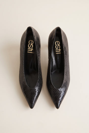 Top view of black snake-effect pointed pumps with a low-cut vamp and kitten heels, insole visible inside
