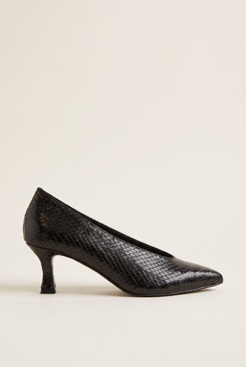 Side view of black snake-effect leather pump with a pointed toe, low-cut vamp and slim kitten heel