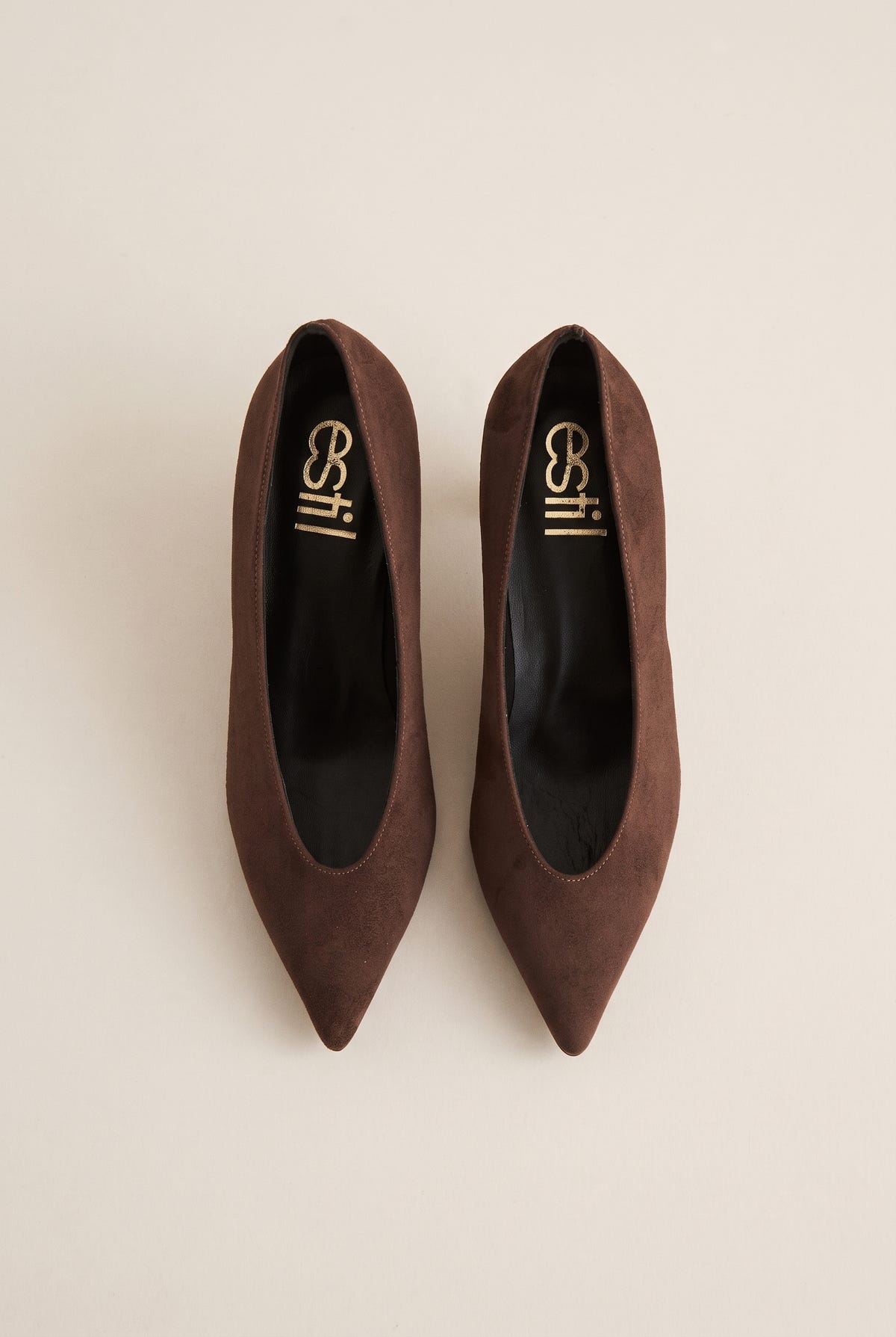 Top view of brown suede pointed pumps with a low-cut vamp and black leather insoles
