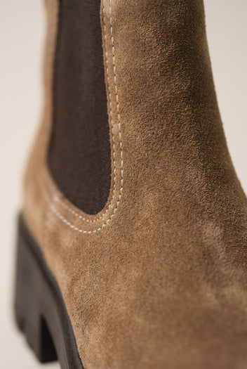 Chelsea Ankle Boots Round Toe - Taupe Suede