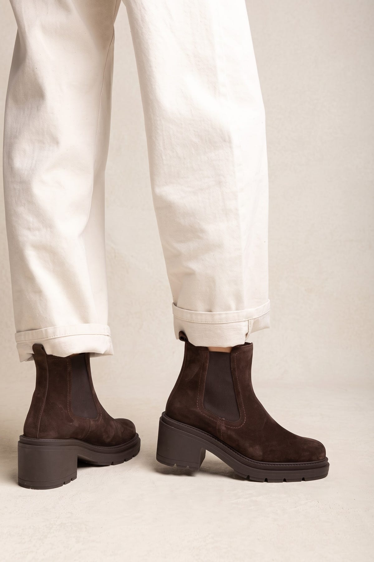Chelsea Ankle Boots Block Heel - Brown Suede