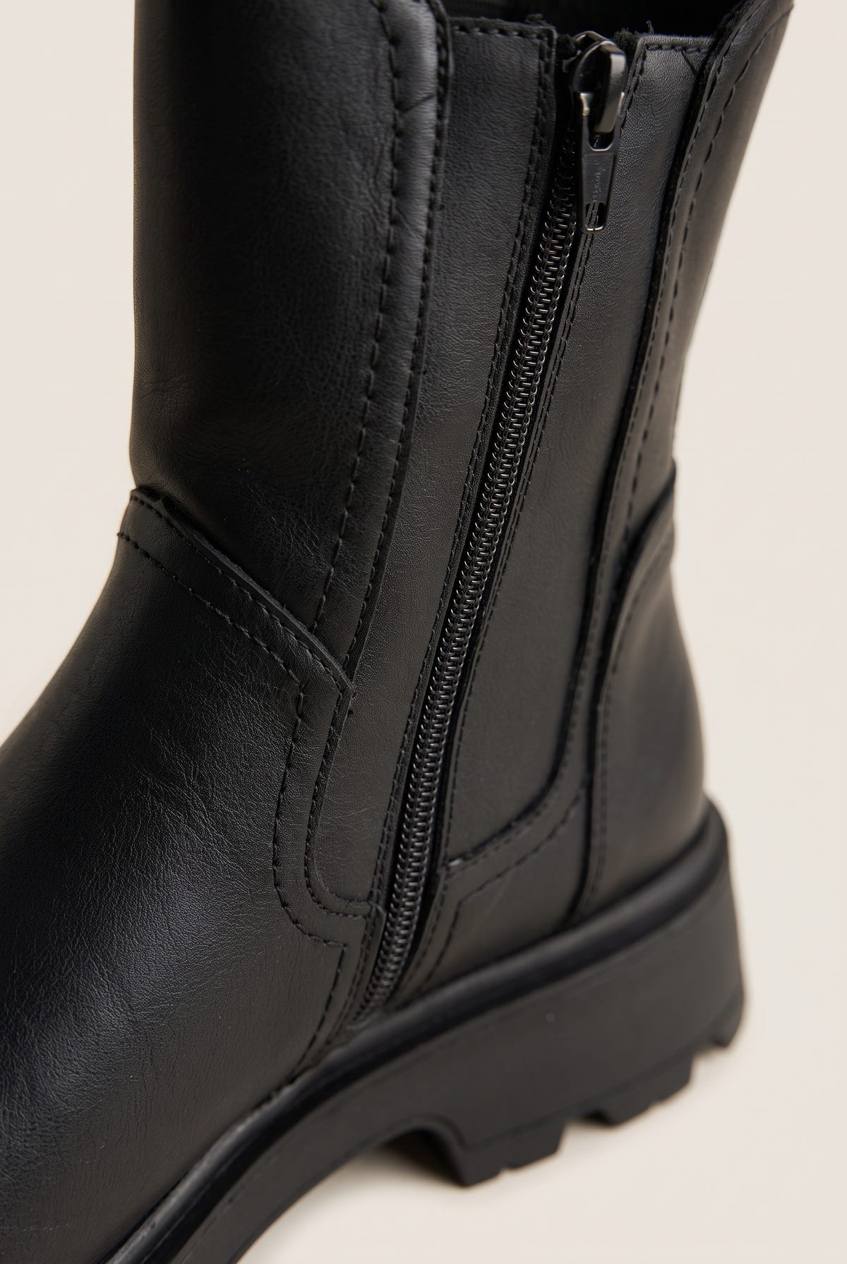 Chelsea Ankle Boots Chunky Sole - Black Matte