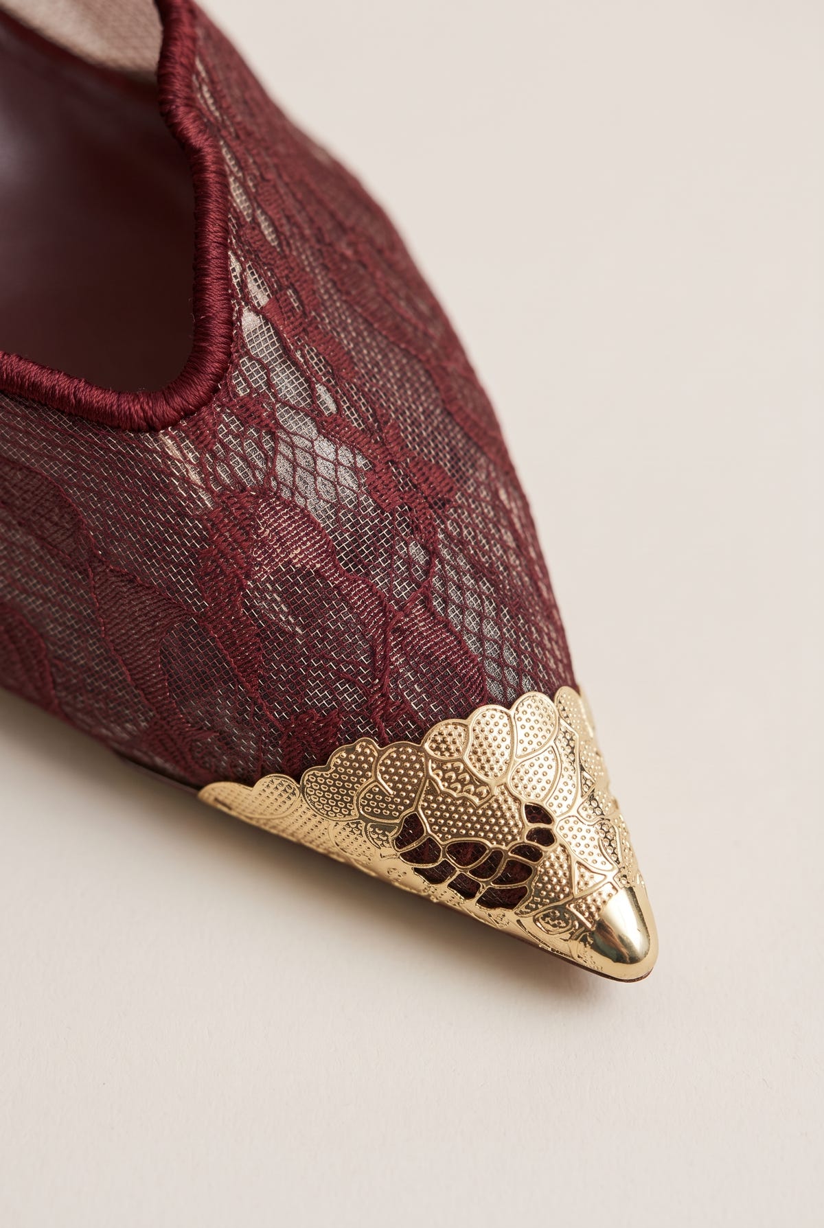 Stiletto Pumps Lace Detail - Bordeaux