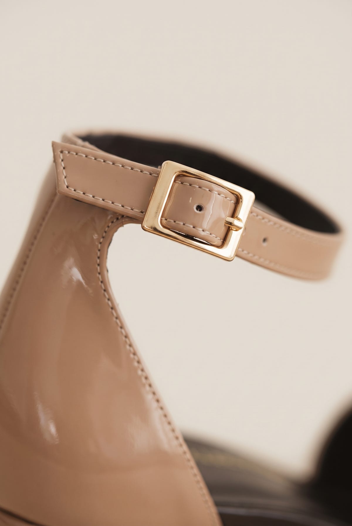 Block Heel Pumps V Cut - Black/Biscuit Pattent