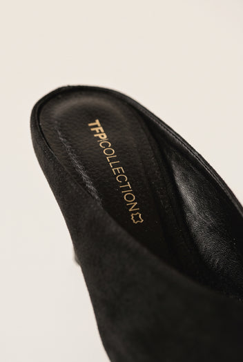 Mules con tacón kitten y escote en V - Ante Negro
