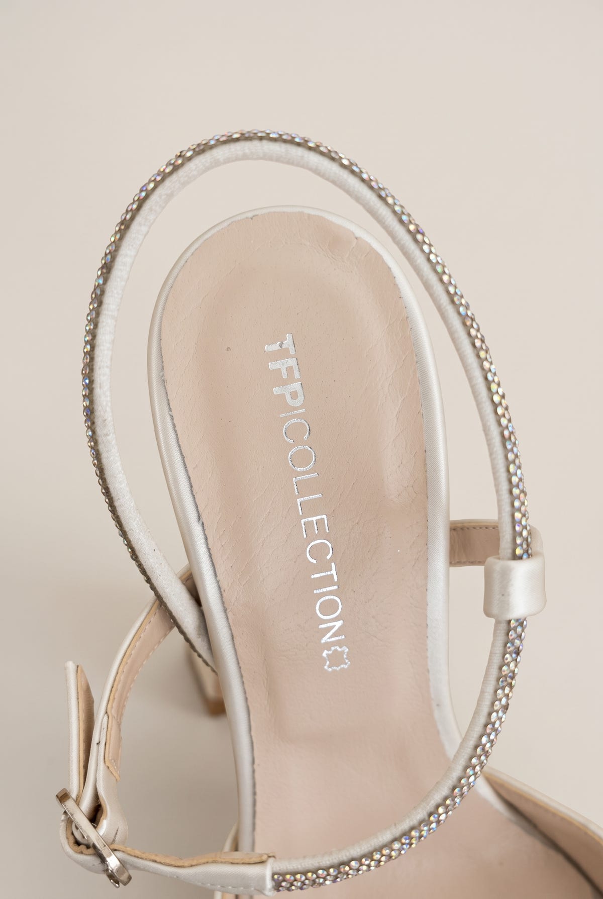 Sandálias de salto agulha com strass - Branco Pérola