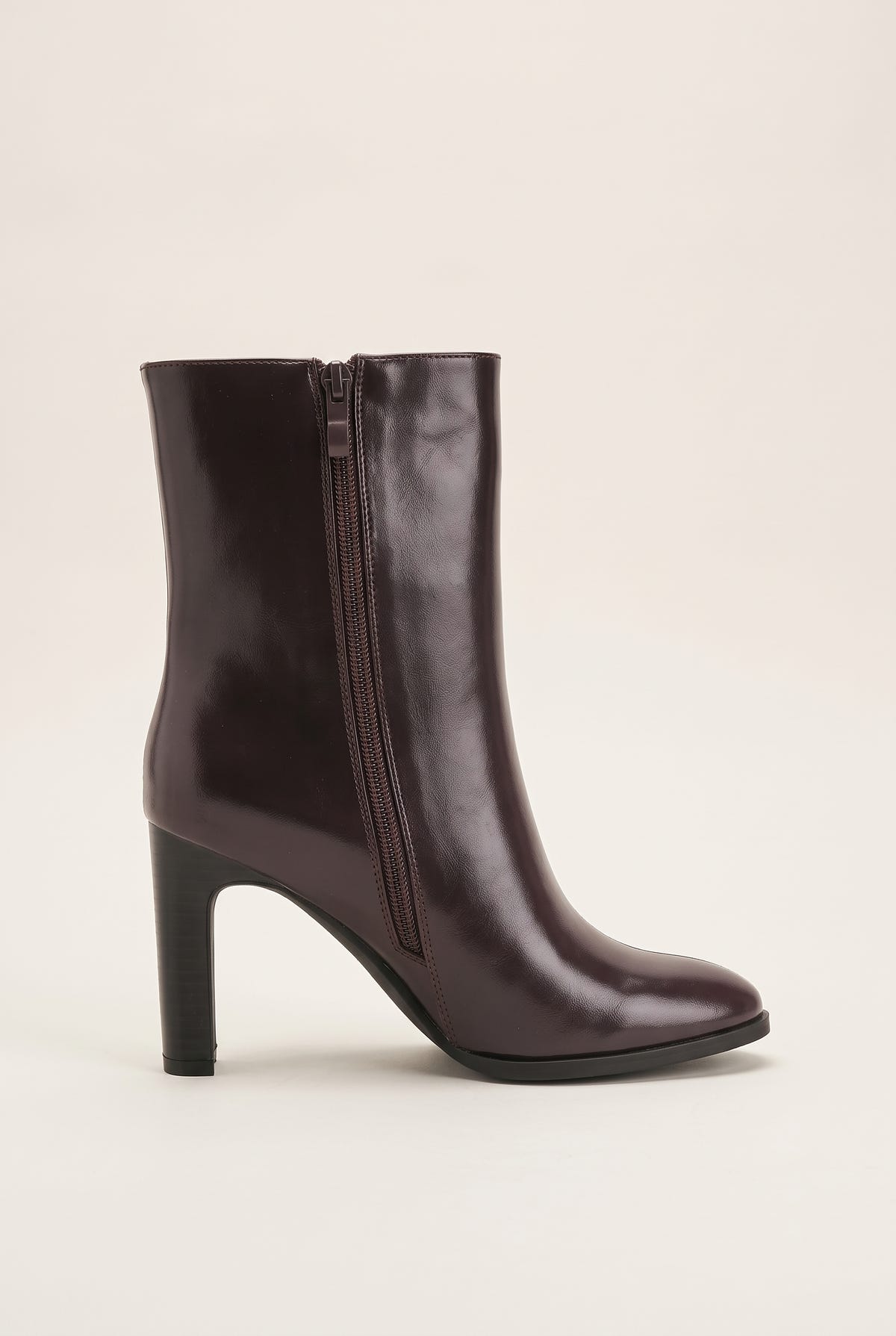 Brown smooth leather ankle boot in outer side view with side zip, pointed toe, sturdy block heel and thin dark sole