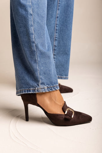 D’Orsay-Pumps mit Riemen und Schnalle – Braunes Veloursleder