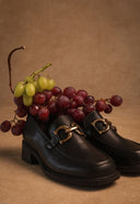 <h5><em>FOUR SEASONS SHOES</em></h5>