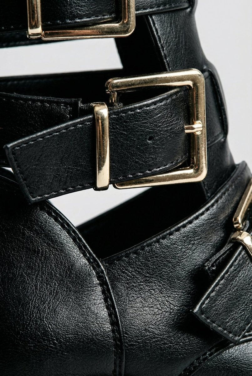 Ideal shoes - Biker Ankle Boots Cut Out Detail - Black Matte