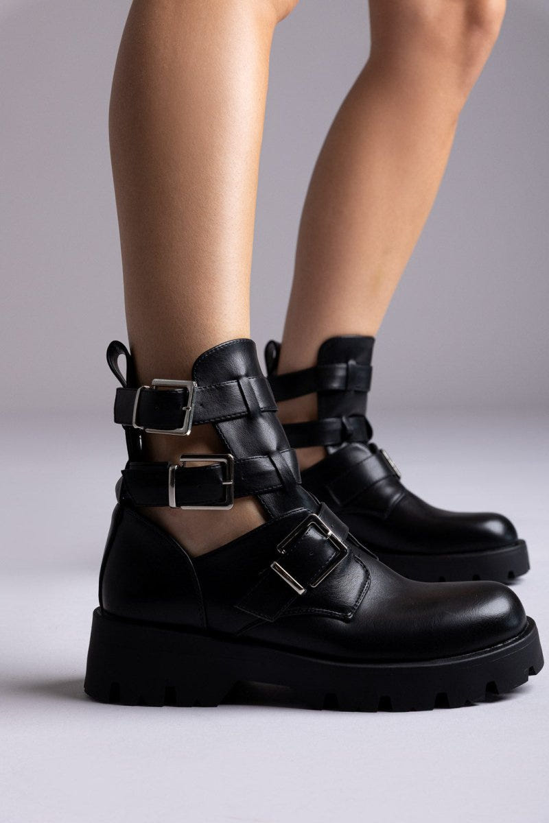 Ideal shoes - Biker Ankle Boots Cut Out Detail - Black Matte