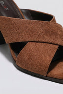 Ideal shoes - Block Heel Mules - Tan Suede